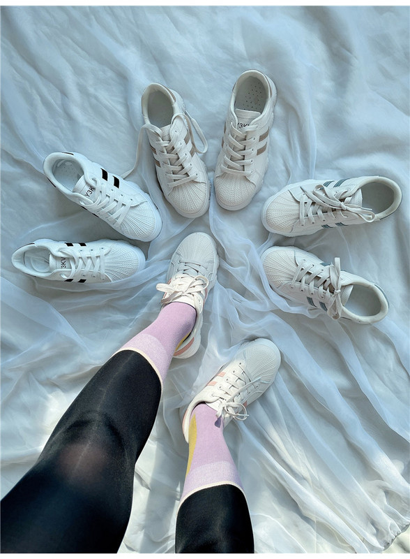 Λευκά, σπορ γυναικεία αθλητικά παπούτσια - κατάλληλα για την άνοιξη