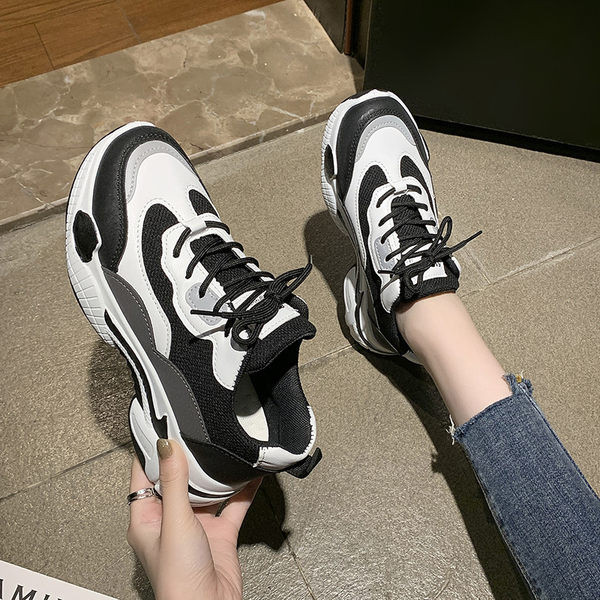 Σύγχρονα γυναικεία αθλητικά παπούτσια - διάφορα μοντέλα