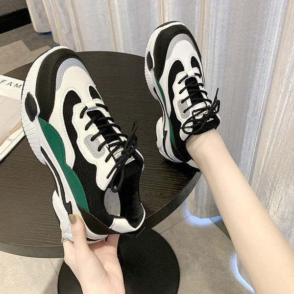 Σύγχρονα γυναικεία αθλητικά παπούτσια - διάφορα μοντέλα