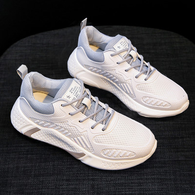 Sieviešu kedas ar plakanām zolēm un šņorēm