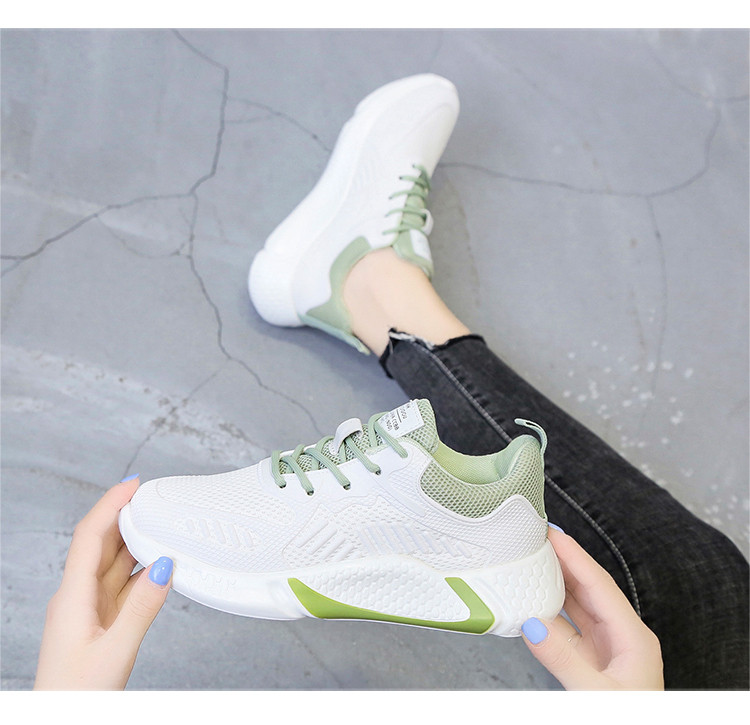 Sieviešu kedas ar plakanām zolēm un šņorēm