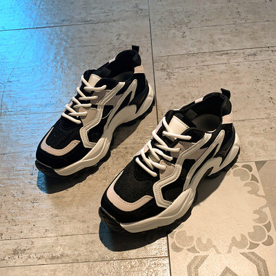 Casual γυναικεία αθλητικά παπούτσια με τραχιά σόλα και κορδόνια  σε μαύρο χρώμα