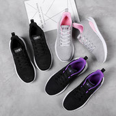 Γυναικεία αθλητικά παπούτσια με επίπεδη σόλα