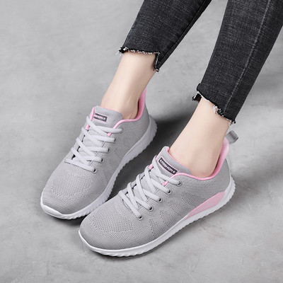 Γυναικεία αθλητικά παπούτσια με επίπεδη σόλα