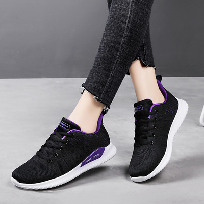 Γυναικεία αθλητικά παπούτσια με επίπεδη σόλα