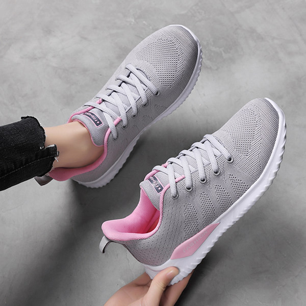 Γυναικεία αθλητικά παπούτσια με επίπεδη σόλα