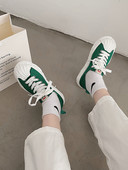 Casual αθλητικά παπούτσια με έμβλημα και κορδόνια για γυναίκες