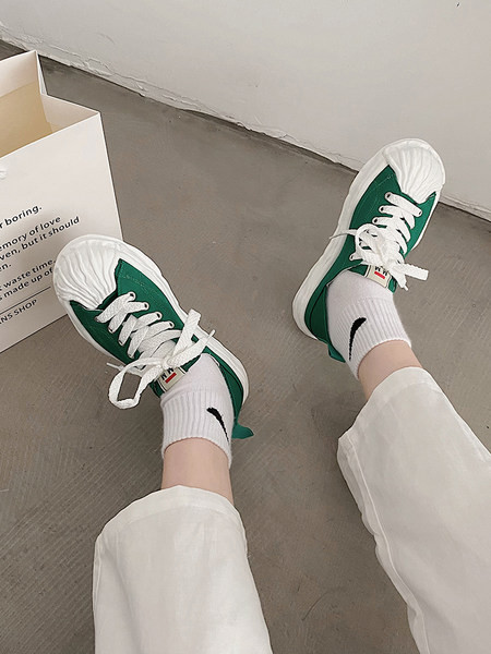 Casual αθλητικά παπούτσια με έμβλημα και κορδόνια για γυναίκες