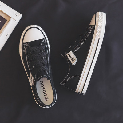 Γυναικεία αθλητικά παπούτσια μεβελκρό σε λευκό και μαύρο χρώμα