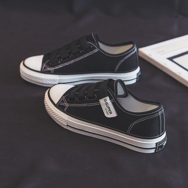 Γυναικεία αθλητικά παπούτσια μεβελκρό σε λευκό και μαύρο χρώμα