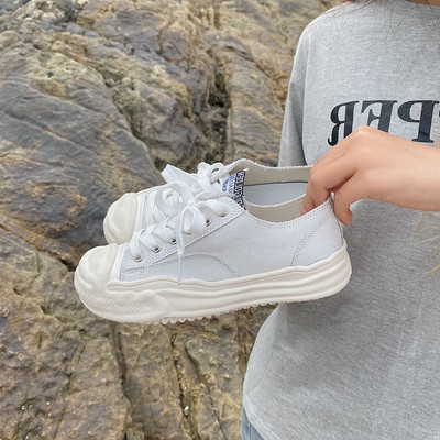 Γυναικεία αθλητικά παπούτσια με επίπεδη σόλα - σε τρία χρώματα