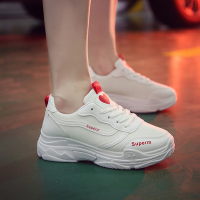 Νέο μοντέλο αθλητικά παπούτσια κατασκευασμένα από οικολογικό δέρμα και υφάσματα με τραχιά σόλα