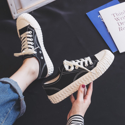 Γυναικεία καλοκαιρινά αθλητικά παπούτσια με επίπεδη σόλα και κορδόνια σε διάφορα χρώματα