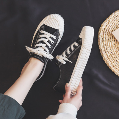 Γυναικεία καλοκαιρινά αθλητικά παπούτσια με επίπεδη σόλα και κορδόνια σε διάφορα χρώματα