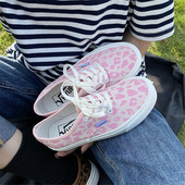 Krāsainas sieviešu tekstila kedas ar dzīvnieku apdruku un saitēm