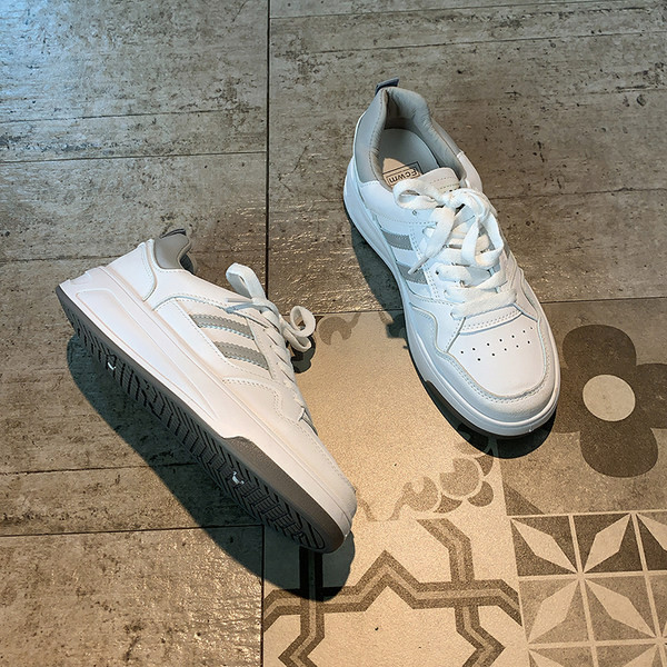 Γυναικεία αθλητικά  παπούτσια από οικολογικό δέρμα με κορδόνια