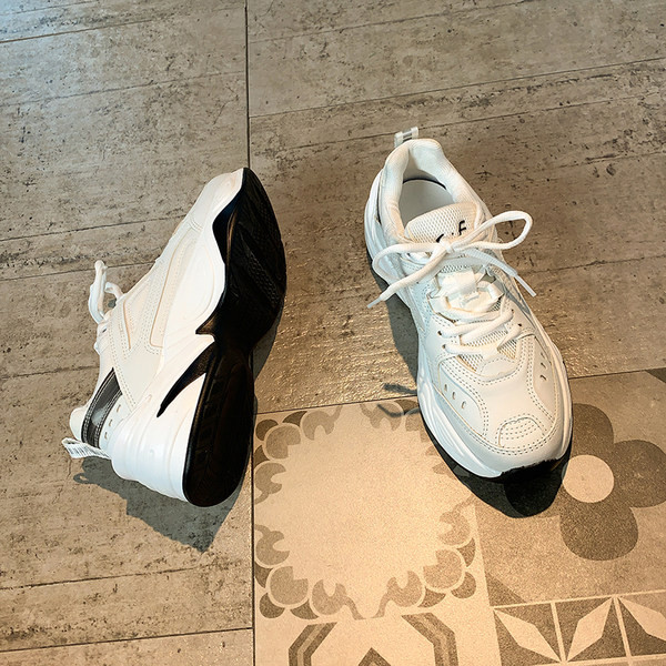 Νέο μοντέλο γυναικεία αναπνεύσιμα αθλητικά παπούτσια με κορδόνια σε γκρι και λευκό χρώμα