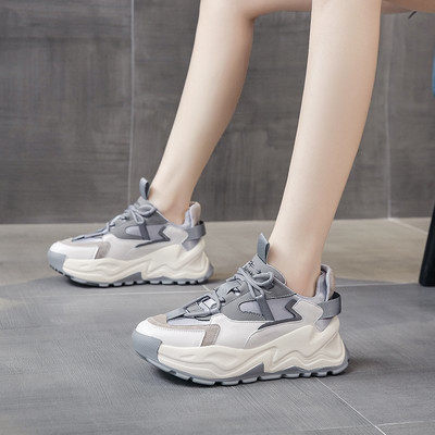 Γυναικεία αθλητικά παπούτσια από οικολογικό δέρμα με τραχιά σόλα