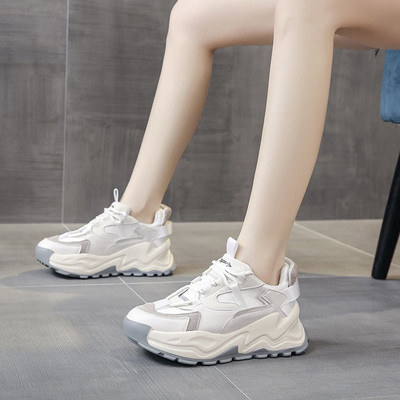 Γυναικεία αθλητικά παπούτσια από οικολογικό δέρμα με τραχιά σόλα