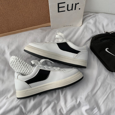 Μοντέρνα γυναικεία αθλξτικά παπούτσια με κορδόνια