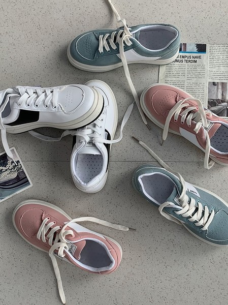 Μοντέρνα γυναικεία αθλξτικά παπούτσια με κορδόνια