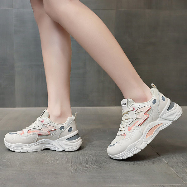 Μοντέρνα αθλητικα παπούτσια για γυναίκες με τραχιά σόλα 