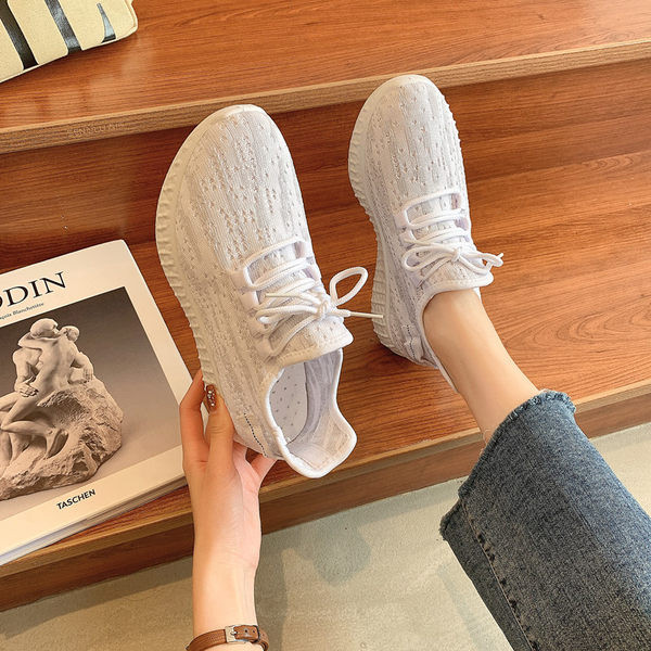 Καλοκαιρινά αθλητικά παπούτσια με κορδόνια