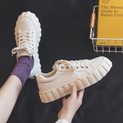 Model uni de adidași de damă cu șireturi și talpă plată - două modele