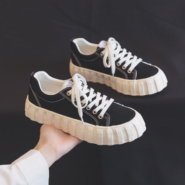 Model uni de adidași de damă cu șireturi și talpă plată - două modele