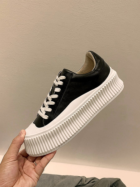 Sieviešu noapaļotas ikdienas kedas ar biezām zolēm