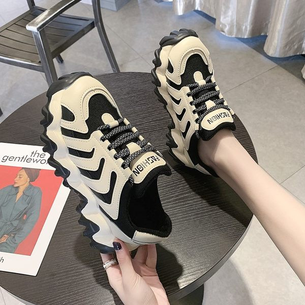 Adidași moderni de damă pentru sport și viața de zi cu zi