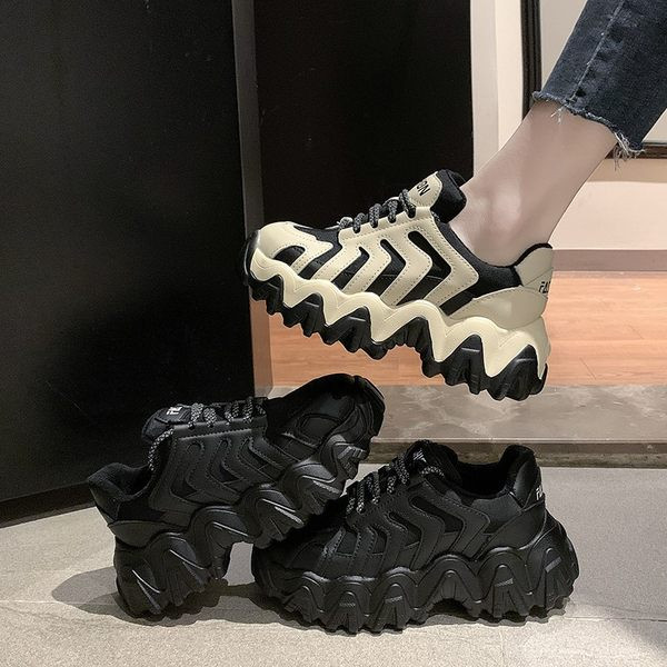 Adidași moderni de damă pentru sport și viața de zi cu zi