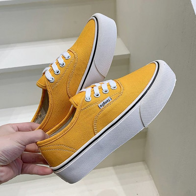 Ikdienas pavasara kedas ar mežģīnēm