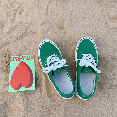 Ikdienas pavasara kedas ar mežģīnēm