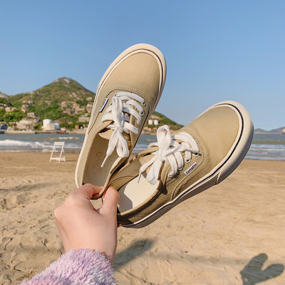 Ikdienas pavasara kedas ar mežģīnēm