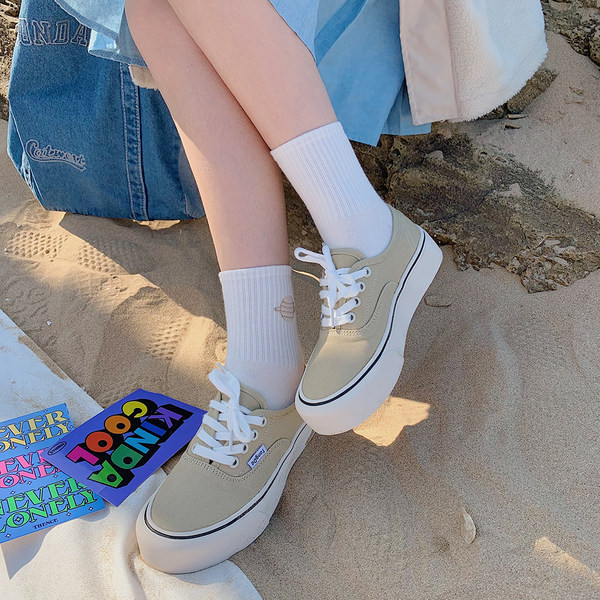 Ikdienas pavasara kedas ar mežģīnēm