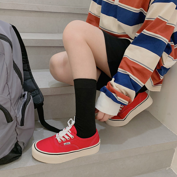 Ikdienas pavasara kedas ar mežģīnēm