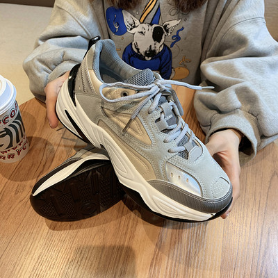 Jauns sieviešu kedu modelis ar šņorēm - trīs krāsās