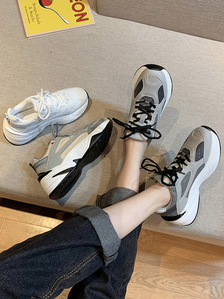 Jauns sieviešu kedu modelis ar šņorēm - trīs krāsās