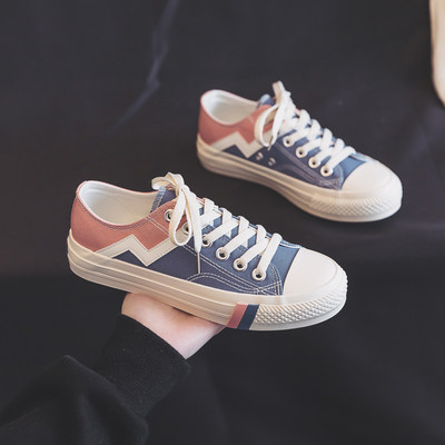 Jauns sieviešu vasaras kedu modelis ar plakanu zoli un šņorēm