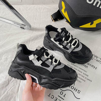 Jauns sieviešu kedu modelis ar raupju zoli