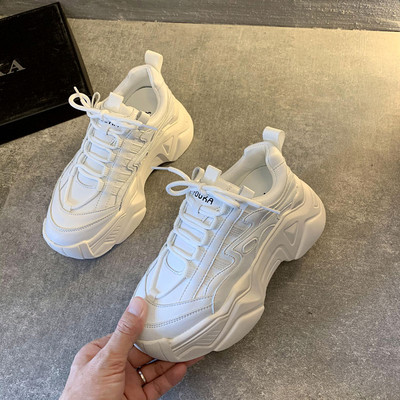 Model nou de adidași de damă cu talpă înaltă aspră și șireturi