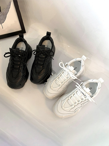 Model nou de adidași de damă cu talpă înaltă aspră și șireturi