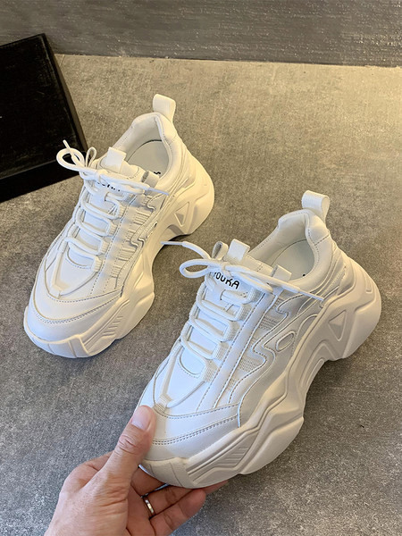 Model nou de adidași de damă cu talpă înaltă aspră și șireturi