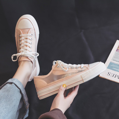 Sieviešu kedas ar mežģīnēm un sietu trīs krāsās