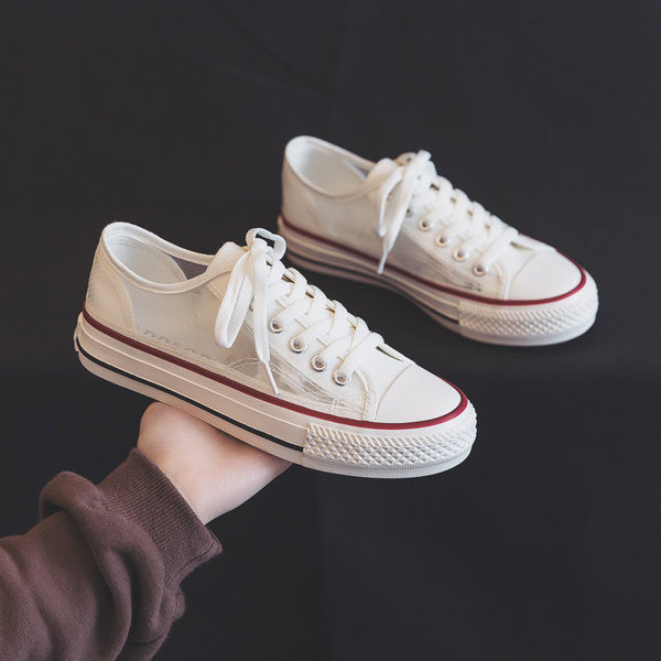 Sieviešu kedas ar mežģīnēm un sietu trīs krāsās