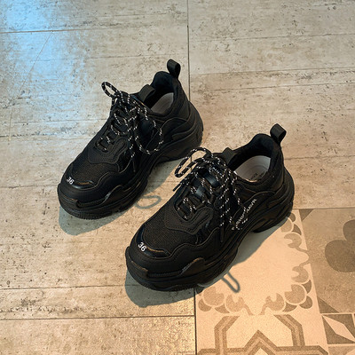 Jauns sieviešu kedu modelis ar raupju zoli - vairākas krāsas