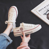 Sieviešu audekla kedas ar izšuvumu divās krāsās