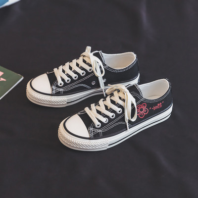 Sieviešu audekla kedas ar izšuvumu divās krāsās