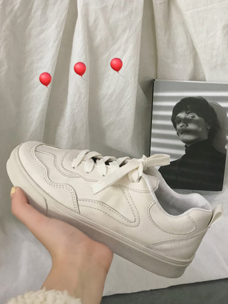 Γυναικεία πάνινα παπούτσια με κορδόνια και επίπεδη σόλα - σε δύο χρώματα